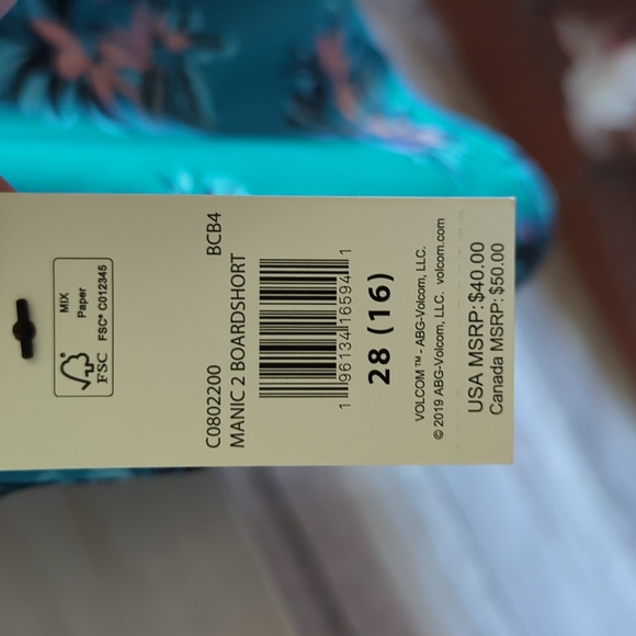 Volcom Board Shorts 28" waist/ Boys Sz 16 - Picture 3 of 6